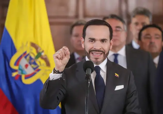 El presidente Abelardo De La Espriella anunció la reorganización de ProColombia junto al ministro de Comercio, Mauricio Gómez Amín, y el nuevo director de la entidad, Samuel Bluman. FOTO: Colprensa. 
