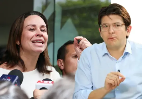 Maria Claudia Tarazona, esposa del fallecido senador Miguel Uribe. Foto: Colprensa y El Colombiano.