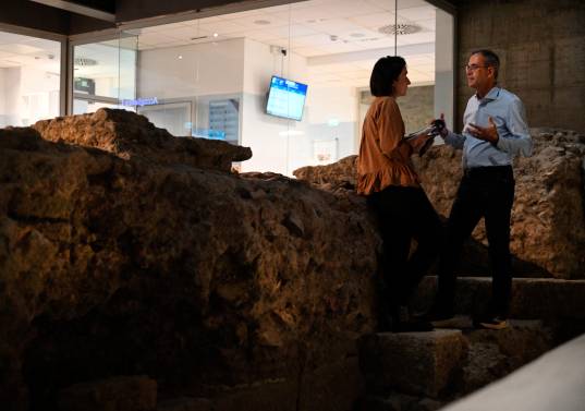 La iniciativa “Isola Art” del hospital integra la belleza histórica de Roma en el entorno sanitario, con el objetivo de aliviar la ansiedad clínica y humanizar la experiencia del paciente. Foto Afp