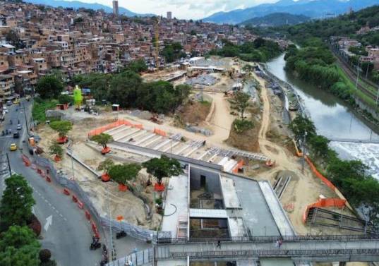 Uno de los frentes de obras en el Norte de Medellín ya presenta avances importantes. FOTO: EL COLOMBIANO