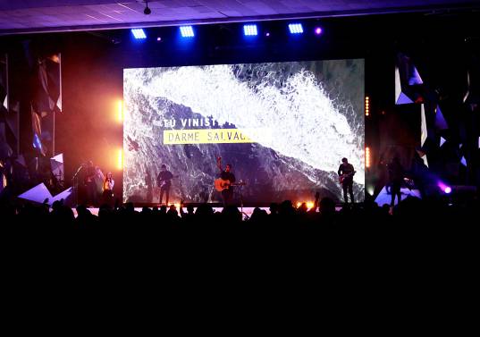 Culto dominical en la iglesia Misión Carismática Internacional, pastoreada por César y Claudia Castellanos, ella fue senadora de la República y embajadora en Brasil durante el gobierno de Álvaro Uribe Vélez. Foto: Pablo Andrés Monsalve Mesa