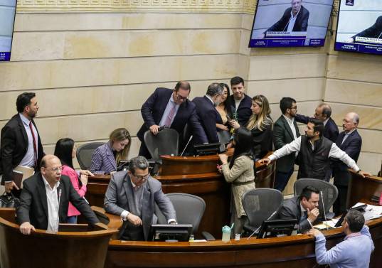 Si el proyecto de reforma tributaria o Ley de Financiamiento no prospera, el Gobierno tendría que recortar gasto, aumentar el endeudamiento o presentar una nueva reforma tributaria. Foto: Colprensa