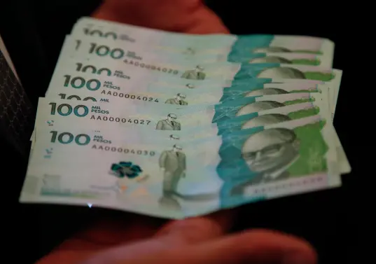 El aumento de $43 billones en el servicio de la deuda para 2027 estará impulsado principalmente por el pago de intereses, que alcanzará su nivel más alto en la historia reciente y presionará la inversión pública. FOTO Colprensa