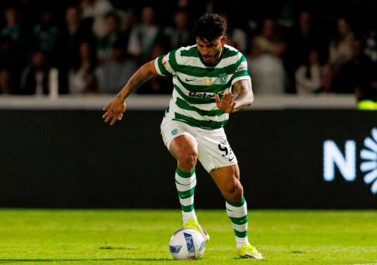 Luis Javier Suárez puede inmortalizar su camiseta número 97 si logra marcar ante Estrela y se convierte en el primer jugador de Sporting de Lisboa en conseguir 8 goles ligueros consecutivos en los últimos 68 años. FOTO: <b>GETTY</b>