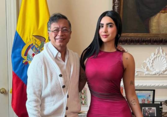 Gabriela Muñoz junto al presidente Gustavo Petro en la Casa de Nariño. Foto: Redes sociales.