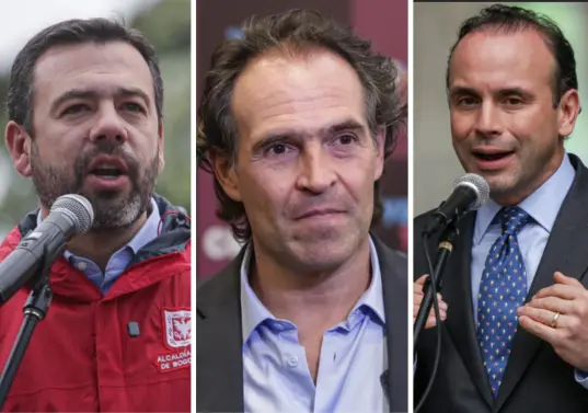De izquierda a derecha: Carlos F. Galán, alcalde de Bogotá; Federico Gutiérrez, alcalde de Medellín y Alejandro Eder, alcalde de Cali. Foto Colprensa.