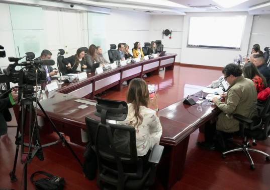 Reunión de los equipos de empalme entre el Gobierno saliente y el electo, encabezados por Germán Ávila y José Manuel Restrepo. FOTO COLPRENSA