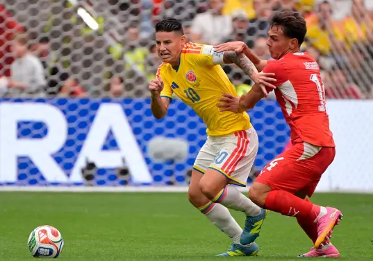 El volante cucuteño James Rodríguez ha tenido un buen partido contra la Selección de Suiza en Canadá. El encuentro no ha sido sencillo. Casi no han dado espacios. Foto: Getty