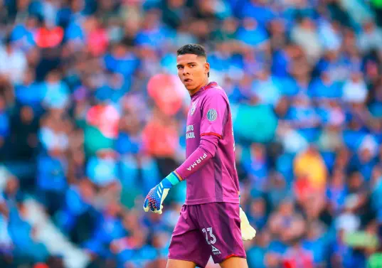 Kevin Mier es el portero del Cruz Azul de México y, aunque también se ha equivocado, se ha mantenido como el portero titular. FOTO CORTESÍA CRUZ AZUL