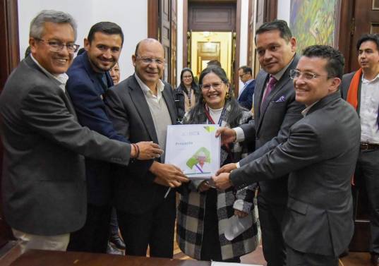 Desde el Congreso de la República, el Gobierno Nacional radicó el proyecto de ley del Presupuesto General de la Nación 2027, por $575,6 billones, equivalente al 27% del PIB. Foto: MinHacienda