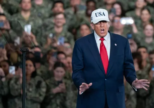 El presidente Donald Trump consideró que el tráfico de drogas en la región se redujo a través del mar ante las operaciones en el Caribe, por lo que Estados Unidos está planeando desplegarse por tierra. FOTO: Getty