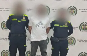 Imagen de la captura del hombre en el vecino departamento de Córdoba a donde había huido. FOTO: imagen tomada de redes.