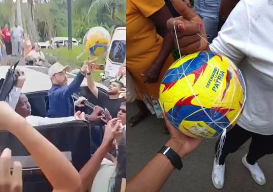 Abelardo de la Espriella entregó balones de fútbol durante su visita a Buenaventura, una de las zonas afectadas por el terremoto del 10 de agosto. El gesto generó críticas entre habitantes que reclaman ayudas para vivienda, agua y reconstrucción. FOTO: Redes sociales.
