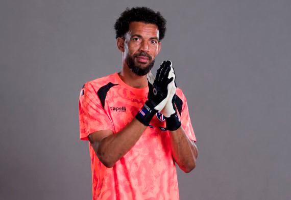 El arquero de Cabo Verde, Vozinha cumplirá uno de sus sueños en la tarde de este viernes, jugar contra su ídolo Lionel Messi. FOTO TOMADA INSTAGRAM 