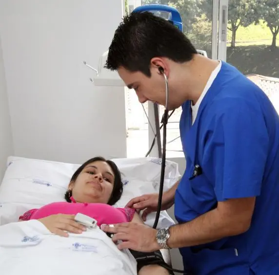 Una de las principales propuestas es un estatuto que regule la contratación de talento humano. FOTO: Humberto Arango Gómez, archivo EL COLOMBIANO.