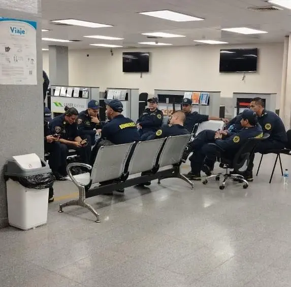 El equipo viajero dispone de autonomía logística para operar durante siete días con autosuficiencia, lo que incluye alimentación, alojamiento, comunicaciones.