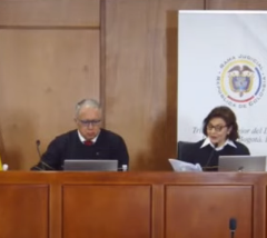 De izquierda a derecha; magistrados, Alexandra Ossa , Manuel Antonio Merchán y María Leonor Oviedo. esta última fue quien manifestó estar en desacuerdo con sus compañeros con respecto a la decisión tomada sobre el Caso Uribe. FOTO: captura de video.