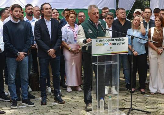 Imagen de referencia de la cumbre en la que participaron el gobernador de Antioquia Andrés Julián Rendón, el alcalde de Medellín Federico Gutiérrez, y otros 71 mandatarios del departamento. FOTO Manuel Saldarriaga.