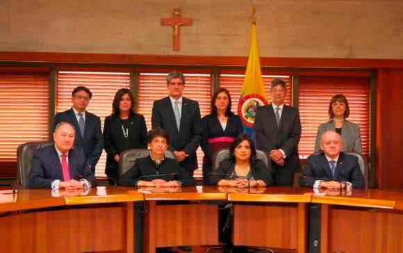 Los 9 magistrados de la Sala Plena de la Corte Constitucional deben definir si se mantiene o no a Uribe como imputado. FOTO Cortesía