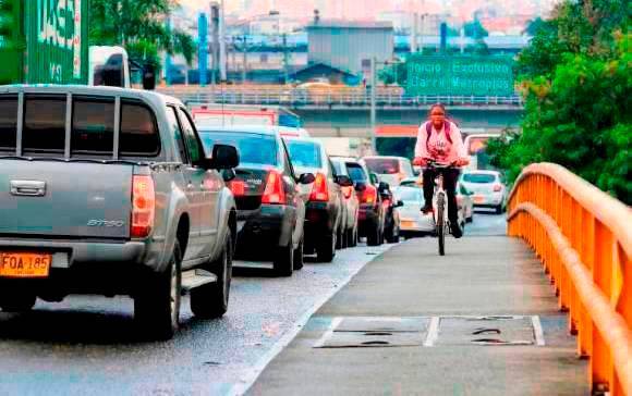 La restricción sacaría al día 348.096 vehículos de circulación y operará a partir del próximo lunes. FOTO Jaime Pérez