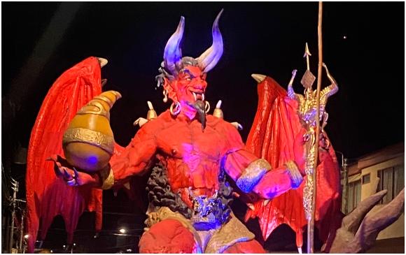 Recorrido del diablo del Carnaval de Riosucio 2023. FOTO Mónica Quintero Restrepo