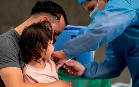 Los síntomas de la neumonía pueden ser similares a los de una gripe común, pero las consecuencias pueden ser mortales. Hay que estar atenta. Foto EL COLOMBIANO. 