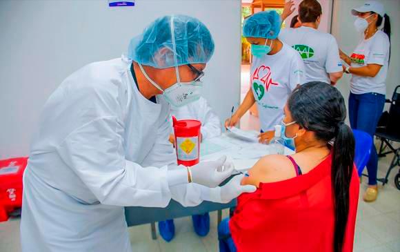 En el país está abierta la vacunación para personas entre los 35 y 39 años. FOTO Cortesía Alcaldía Montelíbano