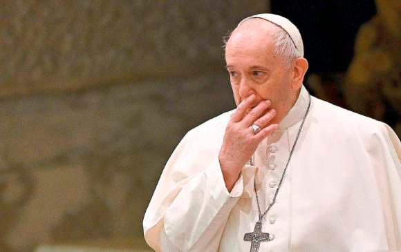 El papa francisco aseguró en los últimos días que no tiene entre sus planes renunciar a su cargo, ya que esto no se puede convertir en una “moda” en la Iglesia. FOTO: AFP