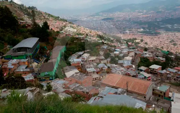 El episodio fatídico ocurrió en el barrio El Pinal, un sector marginal ubicado en límites entre Bello y el nororiente de Medellín. FOTO: MANUEL SALDARRIAGA