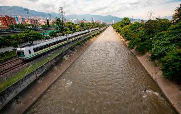 Sobre el papel, la Aerocivil dice que una referencia natural, como un río, puede servir como autopista para navegación no tripulada, pero requiere de un detallado análisis técnico. FOTO EDWIN BUSTAMANTE