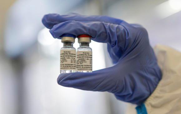 El decreto busca ofrecer datos de estudio sobre la vacuna. FOTO AFP