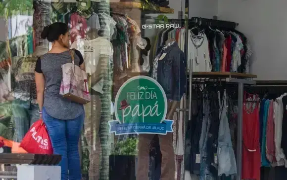 El Día del Padre está estimado para el tercer domingo del mes de junio; sin embargo, se plantea una iniciativa para anticiparse a ese día en este 2026. Foto: EL COLOMBIANO
