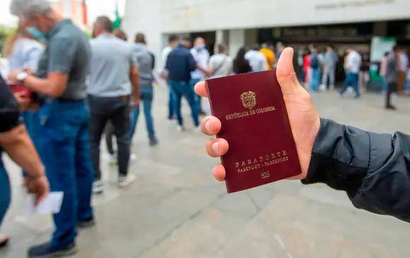 Según cifras de la saliente canciller Laura Sarabia, cada día se elaboran cerca de 8.000 pasaportes en el país. FOTO: CARLOS VÁSQUEZ-IMAGEN DE REFERENCIA