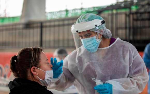 Colombia arrancó el año con un ascenso de casos covid, impulsado fundamentalmente por la llegada de la variante ómicron del coronavirus. Foto: Camilo Suárez