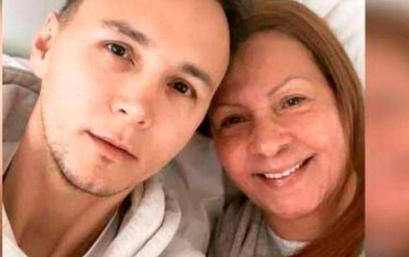 El reconocido estilista Mauricio Leal (izq.) fue encontrado sin vida junto a su mamá (der.) el pasado 22 de noviembre. FOTO CORTESÍA