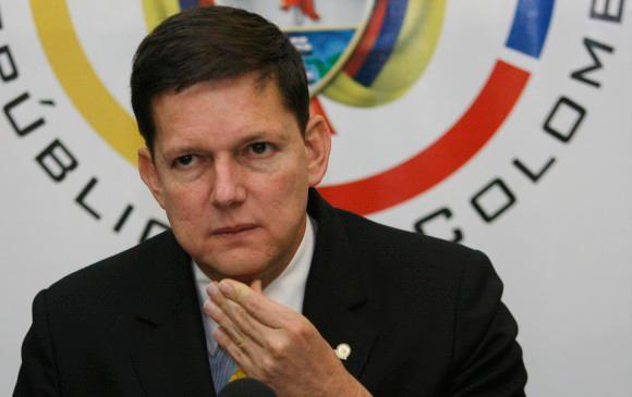 El ministro Wilson Ruiz ha sostenido varias reuniones con la Policía y la Alcaldía de Bogotá para estudiar propuestas que mejoren la seguridad ciudadana. Foto: Colprensa.