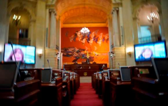 La Corte consideró que la norma impugnada desconocía que sí había conflicto de interés en los legisladores a la hora de revisar y votar normas que tenían que ver con sus financiadores. Foto: Colprensa.
