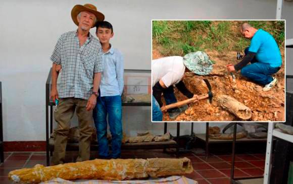 Gonzalo y su nieto Camilo, de 12 años, quienes encontraron el colmillo de mastodonte en Cúcuta. Foto: Colprensa. 