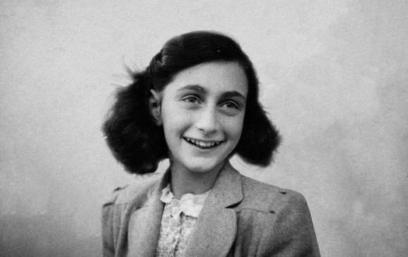 Ana Frank se refugió junto a su familia en la empresa de su padre en Ámsterdam, Países Bajos. Su diario, escrito durante el encierro, es un desgarrador relato de lo que fue la Segunda Guerra Mundial. FOTO: Annefrank.org