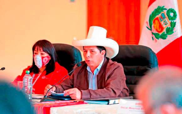 La gobernabilidad de Pedro Castillo sigue en la cuerda floja. FOTO: EFE 