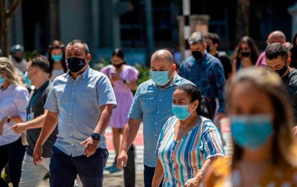 Aunque los contagios por coronavirus han disminuido durante tres semanas consecutivas en el mundo, la capacidad de testeo de los países también ha comenzado a flaquear. Foto: Camilo Suárez