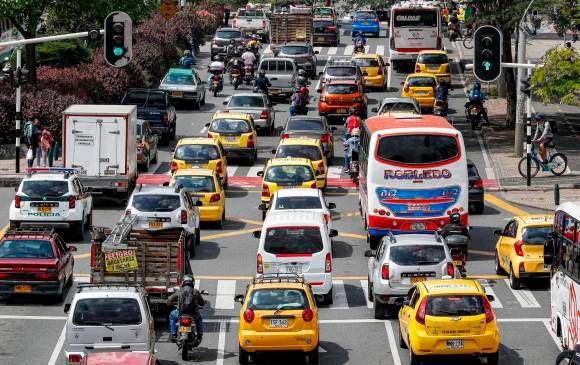 La medida aplica para vehículos particulares, incluyendo motocicletas, además de taxis. FOTO: Manuel Saldarriaga 