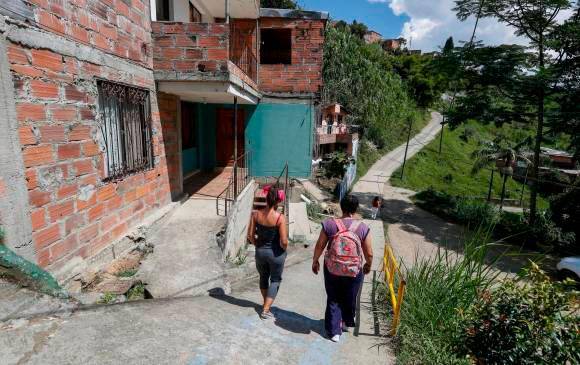 Las rutas de denuncia, muchas veces, acaban por revictimizar a las familias ante la incapacidad de las autoridades de garantizar su seguridad. FOTO: MANUEL SALDARRIAGA