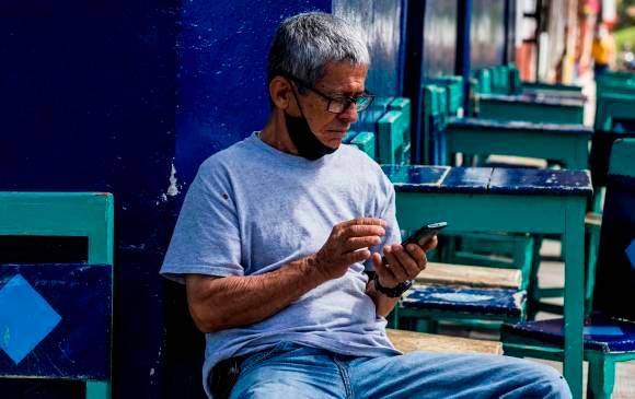 De 3 a 1 UVT podría el umbral para que se recaudo del impuesto al consumo de telefonía móvil. FOTO: JULIO CÉSAR HERRERA