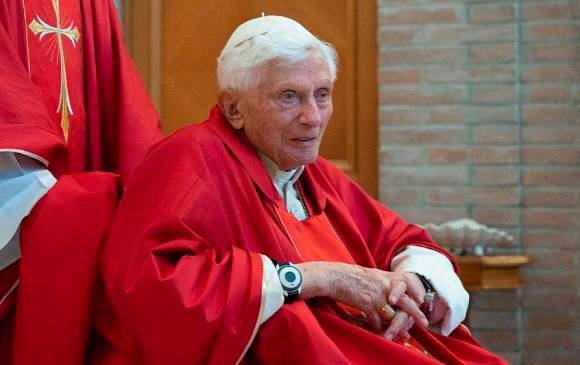El pontificado de Benedicto XVI, de 2005 a 2013, estuvo marcado por crisis, entre ellas revelaciones sobre abusos sexuales de religiosos a menores. FOTO VATICANO