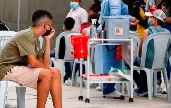 Los menores no han reportado síntomas adversos tras recibir una dosis incorrecta en su esquema de vacunación. FOTO: Manuel Saldarriaga