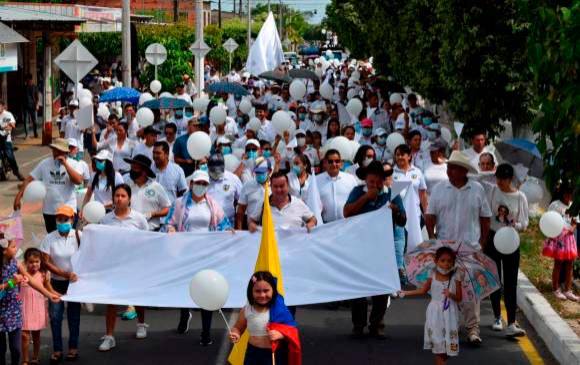 Población de Fortul marchó pidiendo paz, tras graves enfrentamientos entre disidencias y ELN FOTO CORTESÍA ALCALDÍA DE FORTUL