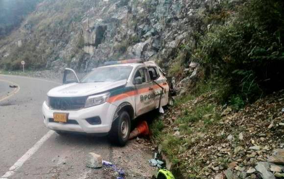 En junio pasado dos patrulleros resultaron heridos luego de un atentado en la vía entre Santa Fe de Antioquia y Buriticá. FOTO CORTESÍA.