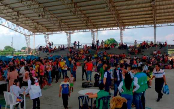 Los desplazados que huyen de los combates en territorio venezolano se encuentran en un albergue humanitario en Arauquita. FOTO COLPRENSA