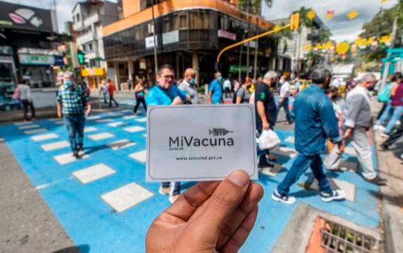 Tener el esquema de vacunación anticovid completo será necesario para asistir a lugares y eventos públicos de ocio. Foto: Camilo Suárez